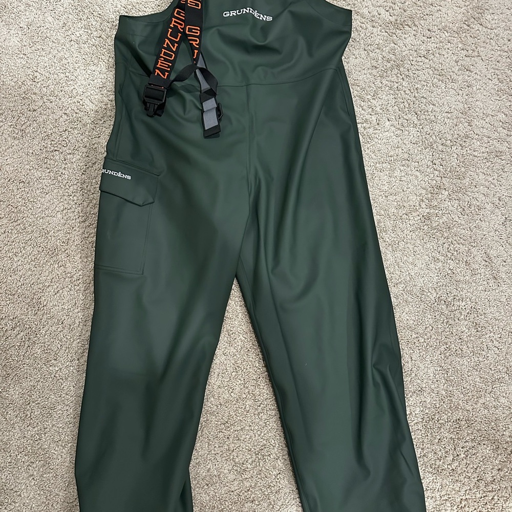 NEW Grundéns Dark Green Waterproof Fishing Bib Overalls Size M
